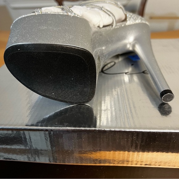 NIB Ellie Silver Platform Heeled Glitter Sandals Stilettos sz 6 - Picture 6 of 12